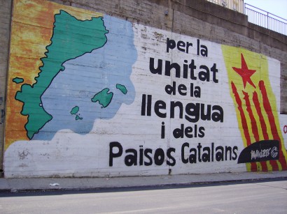 A nyelv és a Katalán Országok egységéért – falfestmény a katalán Argentona településén